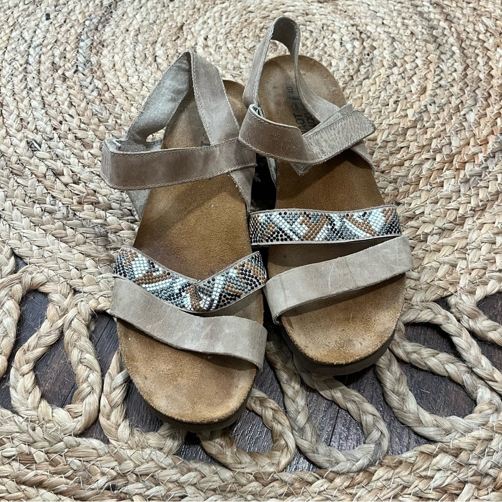 NAOT Krista Gwyneth Tan Leather Snake Rivets Embellished Sandals EU 40 US 8.5-9